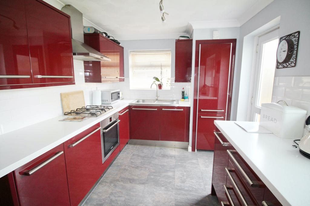 Dale Avenue, Hassocks, West Sussex, BN6 8LR 4 bed chalet £599,950