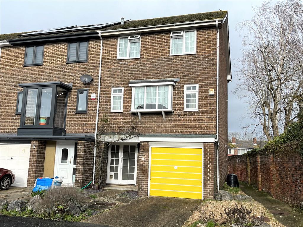 Lower Quay Close, Fareham, Hampshire, PO16 4 bed house for sale £340,000