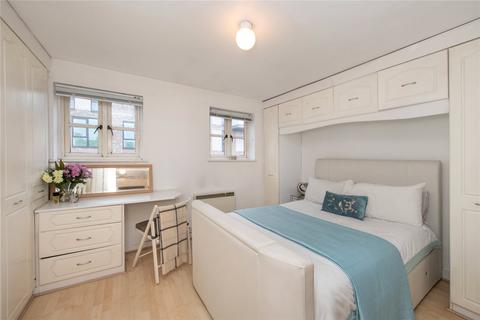 6 Athol Square, London, E14 0NP