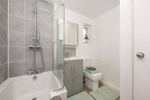 6 Athol Square, London, E14 0NP