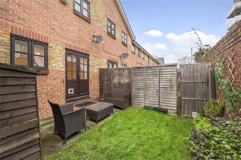 6 Athol Square, London, E14 0NP