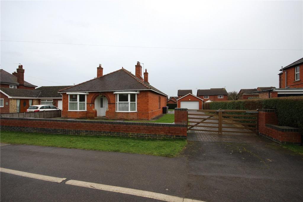 London Road, Sleaford, NG34 3 bed bungalow £1,000 pcm (£231 pw)