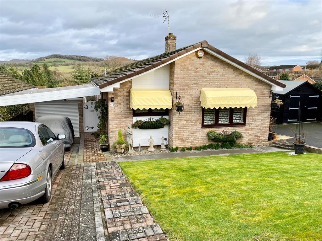 Ryder Close, Norman Hill, Dursley, GL11 5SG 3 bed bungalow £475,000
