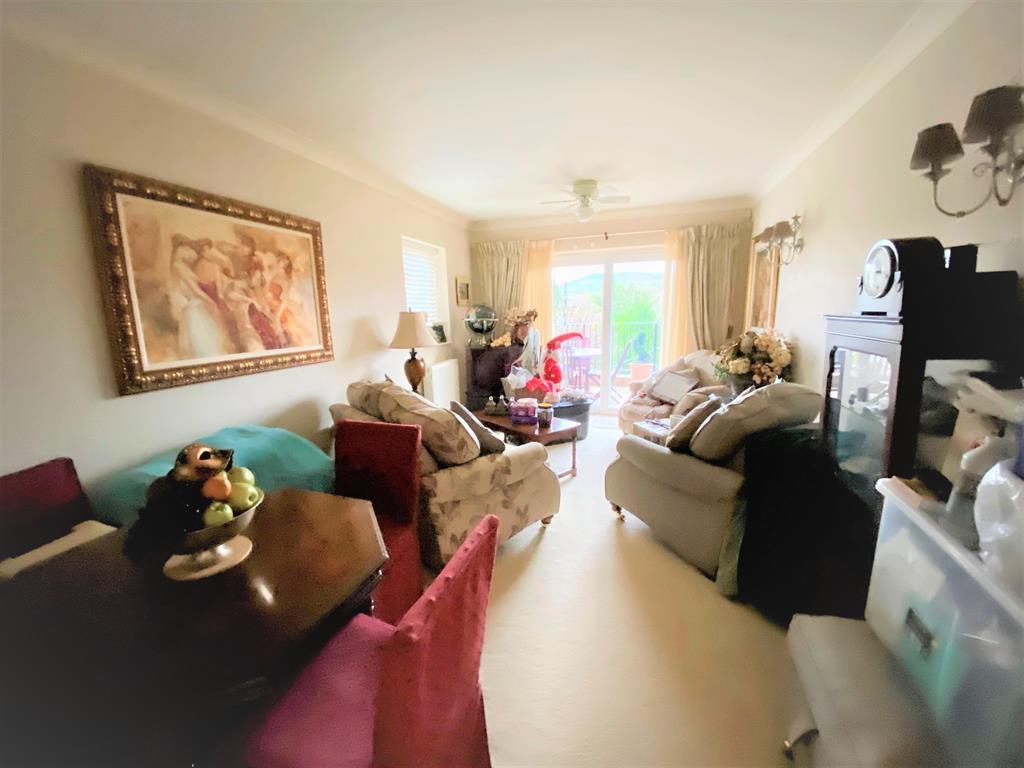 Ryder Close, Norman Hill, Dursley, GL11 5SG 3 bed bungalow £475,000