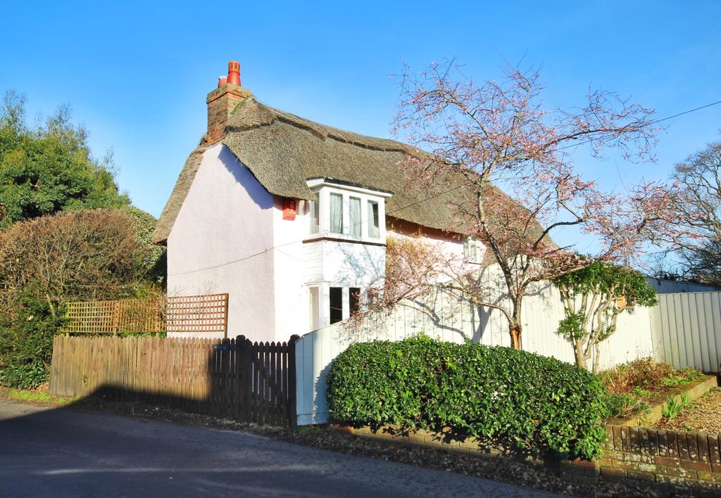 Pennington, Lymington, Hampshire, SO41 2 bed cottage £1,300 pcm (£300 pw)