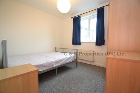 2 bedroom apartment to rent, Stretford Road, Hulme, Manchester. M15 4AW