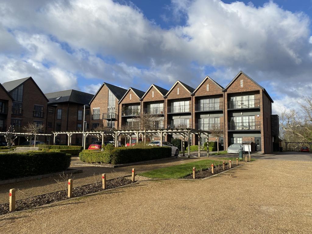 Mill Court, Gresham Mill, GU22 1 bed apartment £1,395 pcm (£322 pw)
