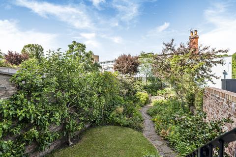 31 Bellevue Crescent, Bristol, BS8 4TE