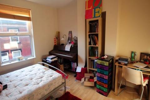 3 bedroom house to rent, Harold Place, Leeds