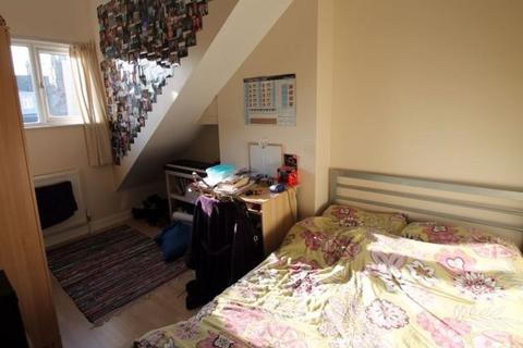 3 bedroom house to rent, Harold Place, Leeds