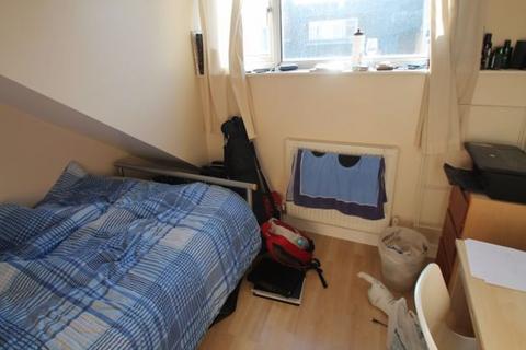 3 bedroom house to rent, Harold Place, Leeds