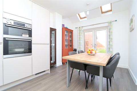35 Angus Way, Whitehouse, Milton Keynes, MK8 1AT