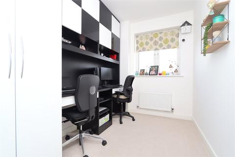 35 Angus Way, Whitehouse, Milton Keynes, MK8 1AT