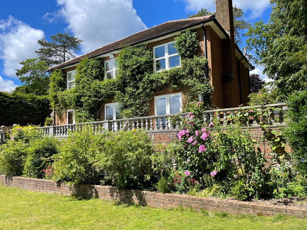 Quarry Road, Winchester, Hampshire, SO23 5 bed detached house £1,950,000