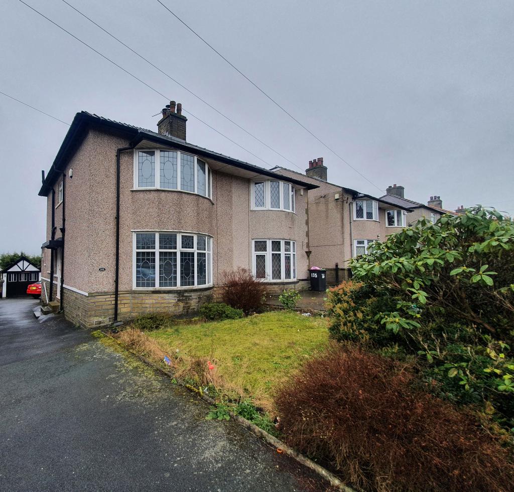 133 Highroad Well Lane, Halifax, West Yorkshire, HX2 3 bed semi