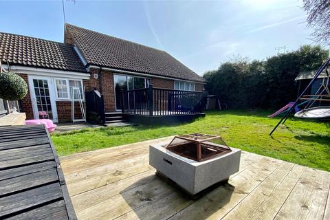 3 bedroom bungalow for sale - Leslie Gardens, Rayleigh, Essex, SS6