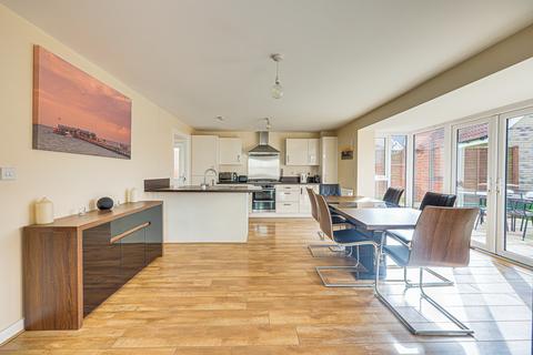 13 Beehive Lane, Hawkwell, Hockley, SS5 4FG
