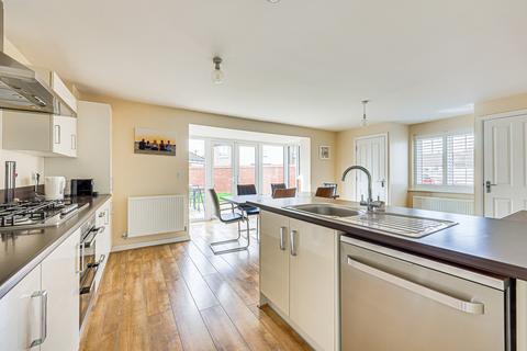 13 Beehive Lane, Hawkwell, Hockley, SS5 4FG