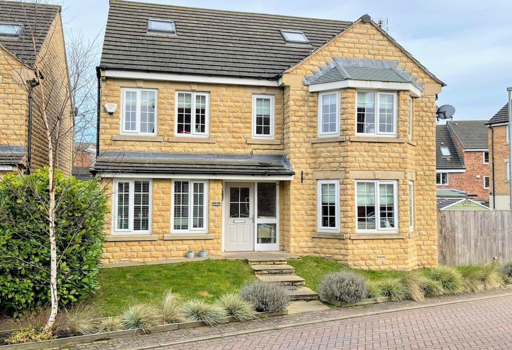 Silverwood Road, Woolley Grange, Barnsley, West Yorkshire 5 bed