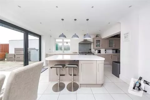House in Rainham - View 4