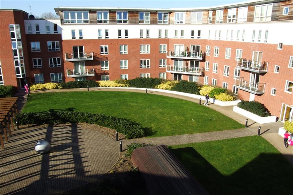 Regency Court, 8111 High Road, South Woodford, E18 2 bed apartment £