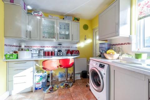 6 Parchmore Way, Thornton Heath, CR7 8HL