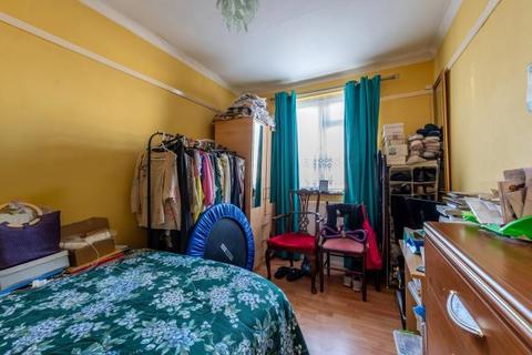 6 Parchmore Way, Thornton Heath, CR7 8HL