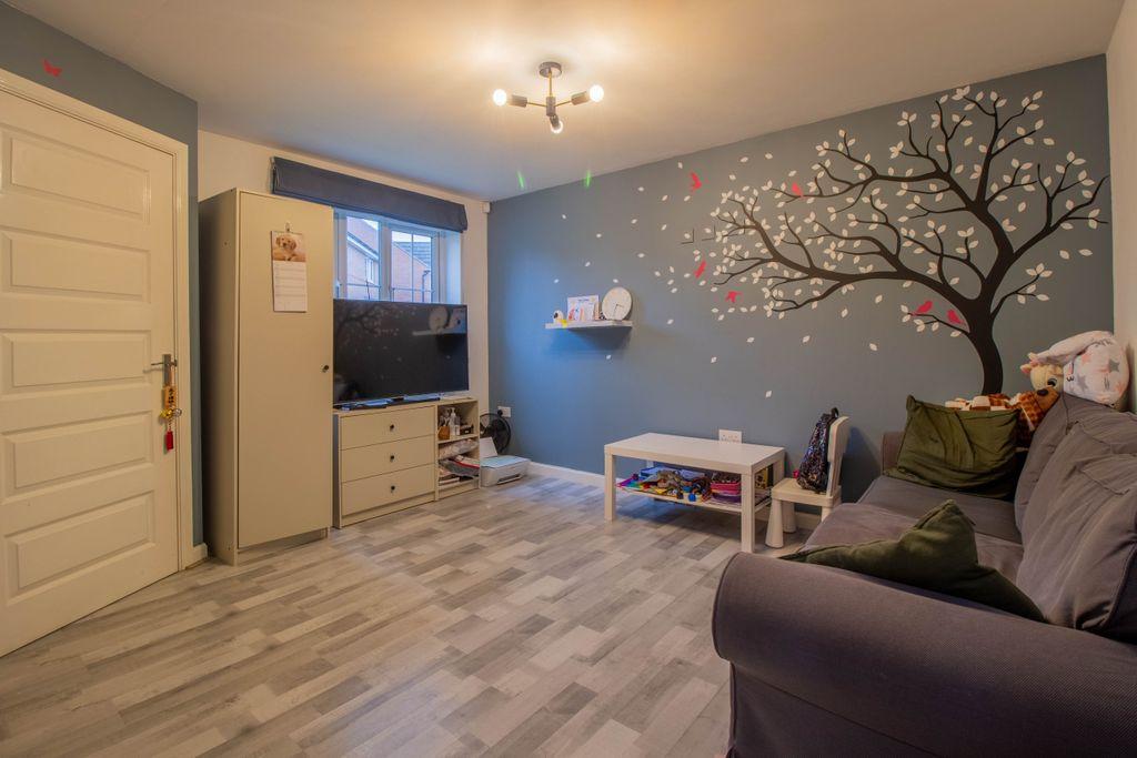 Perkins Way, Chilwell NG9 5JB 2 bed semidetached house £240,000