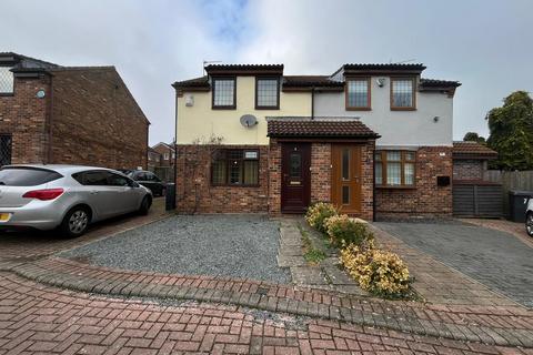 2 bedroom semi-detached house to rent, Glengarry Close, Leicester