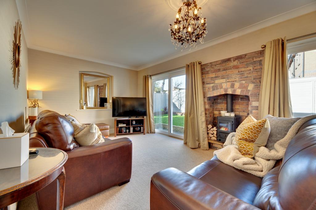 Queens Drive, Whickham, NE16 4 bed detached bungalow £465,000