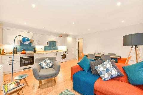 2 bedroom flat for sale, Loes Alley, High Street, Alton, Hampshire