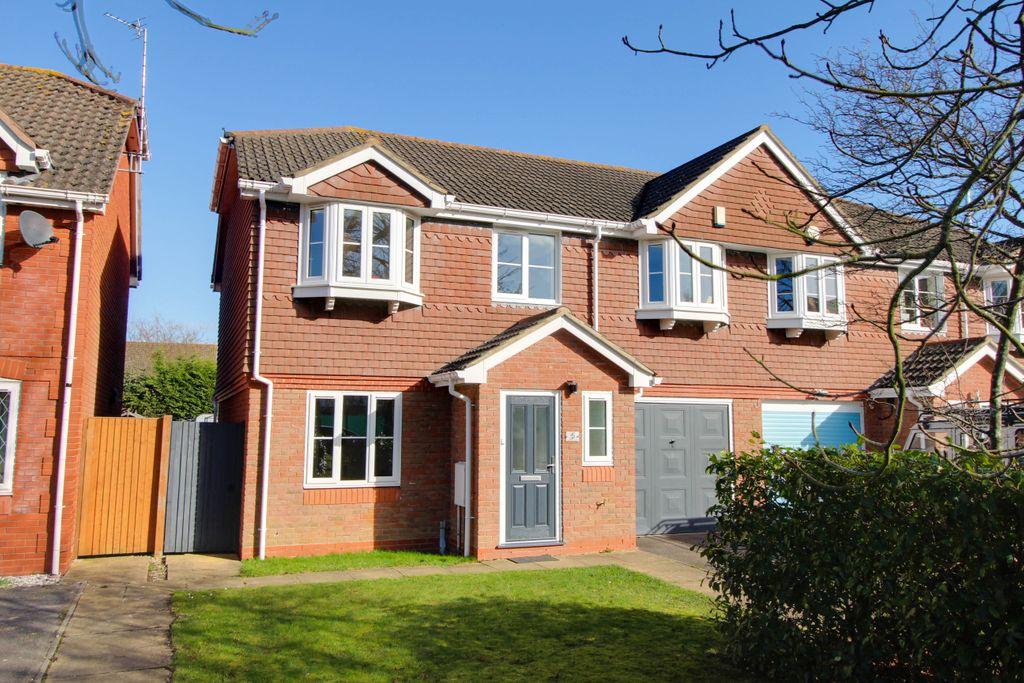 German Road, Bramley, Basingstoke RG26 5XN 4 bed semidetached house