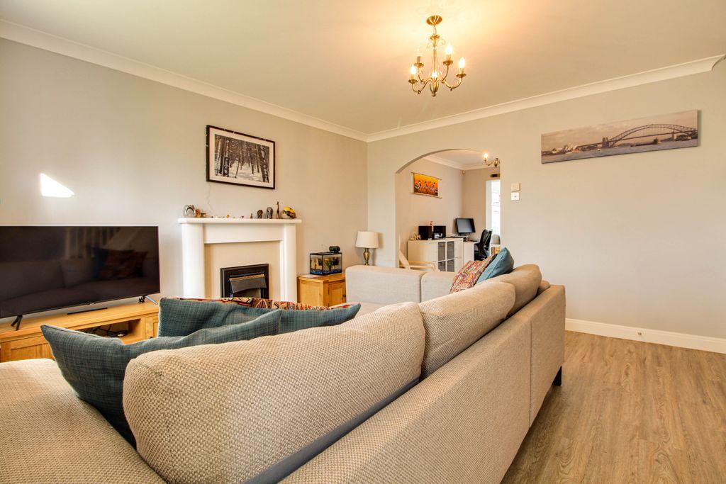 German Road, Bramley, Basingstoke RG26 5XN 4 bed semidetached house