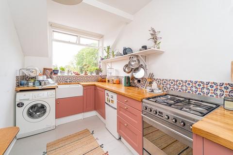 65c Crouch Hill, London, N4 4AJ