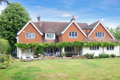 Little Beeches Cobham Way, East Horsley, Leatherhead, KT24 5BH