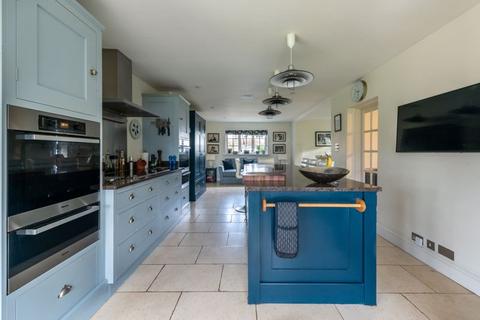 Little Beeches Cobham Way, East Horsley, Leatherhead, KT24 5BH