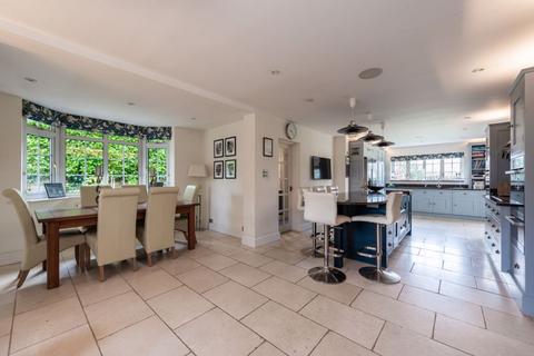 Little Beeches Cobham Way, East Horsley, Leatherhead, KT24 5BH