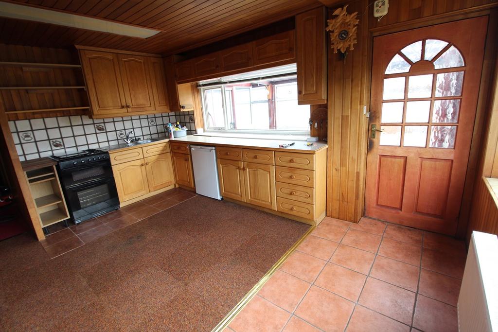 Bradford Road, Riddlesden, Keighley, BD20 2 bed semidetached bungalow