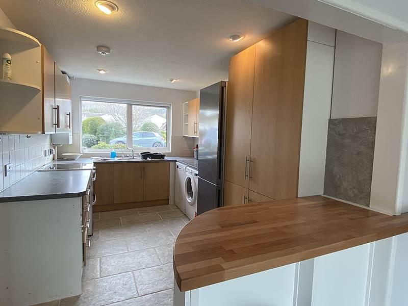 Northcroft, Wooburn Green 4 bed detached house £1,950 pcm (£450 pw)