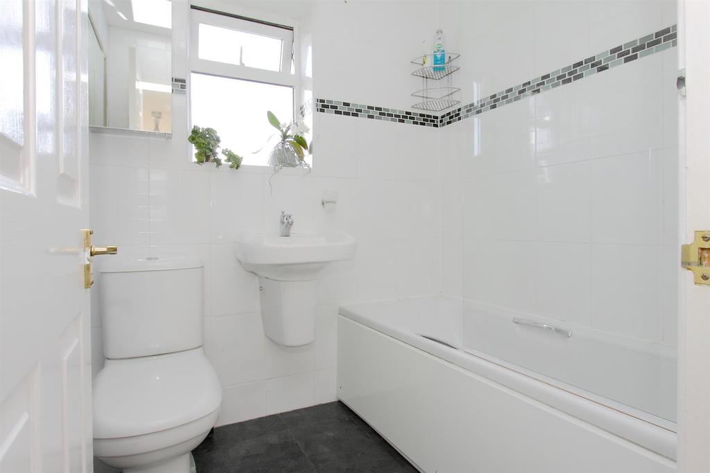 Family Bathroom.JPG