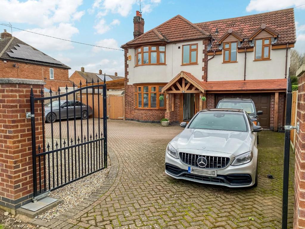 Hockley Lane, Coventry 4 bed detached house £600,000