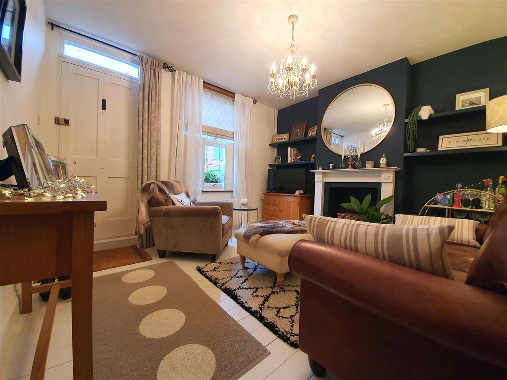 Schreiber Road, Ipswich 2 bed end of terrace house £215,000