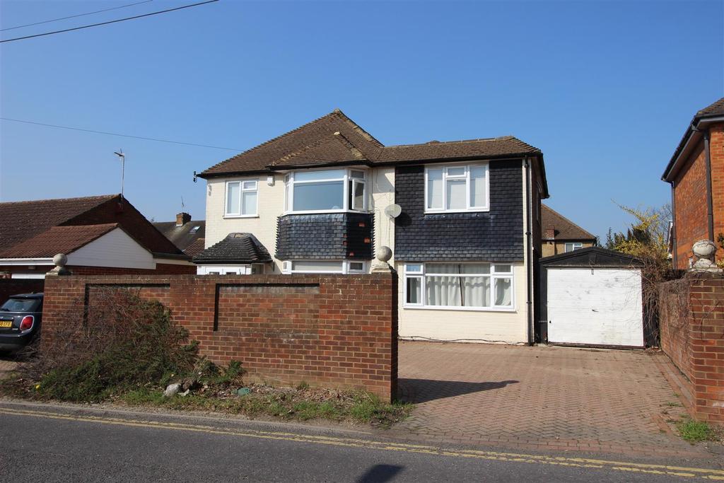 Royal Lane, Uxbridge 6 bed detached house £3,000 pcm (£692 pw)