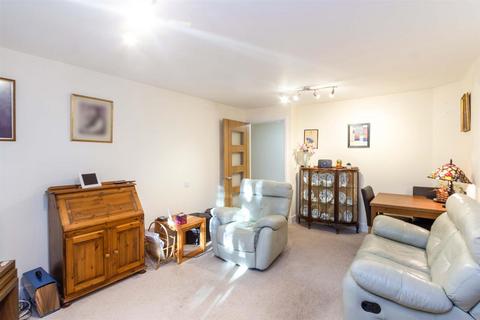 1 bedroom apartment for sale, Jenner Court, St. Georges Road, Cheltenham, Gloucestershire, GL50 3ER