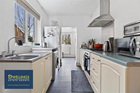 98 Ferry Street, Burton-on-trent, DE15 9EY