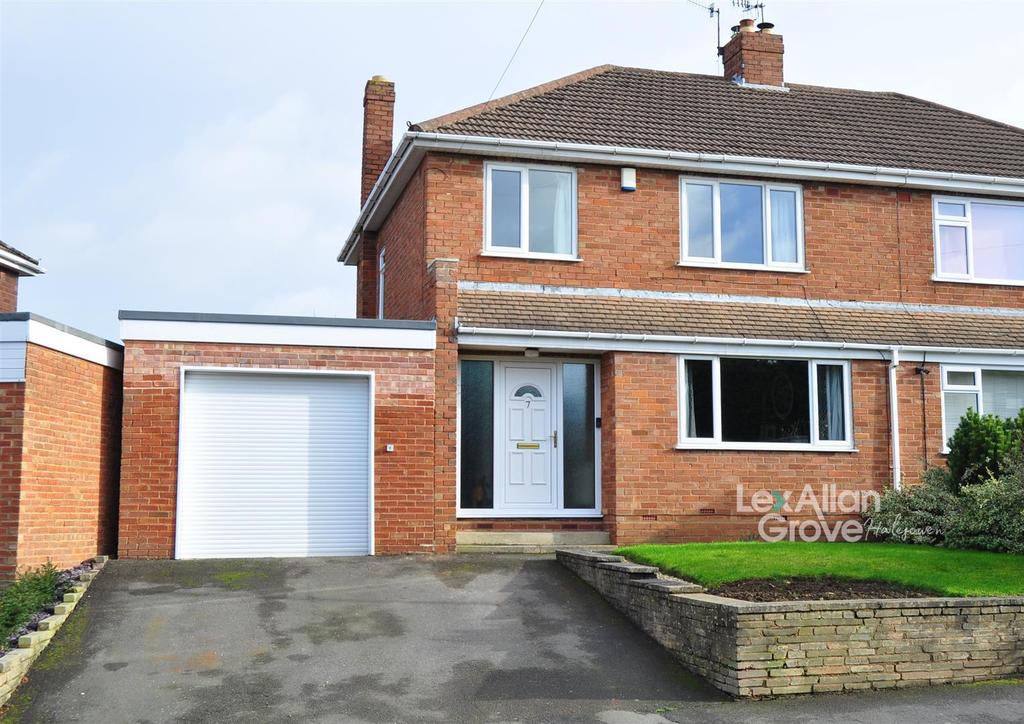 Cherry Orchard Avenue, Halesowen 3 bed semidetached house £340,000