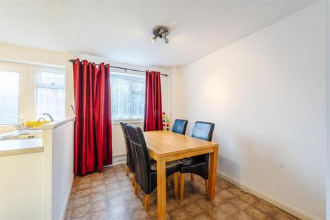 40 Burden Way, Guildford, GU2 9RD
