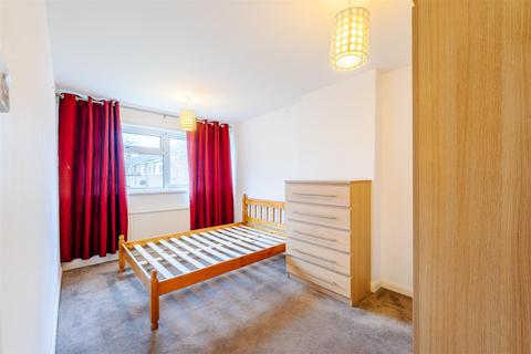 40 Burden Way, Guildford, GU2 9RD