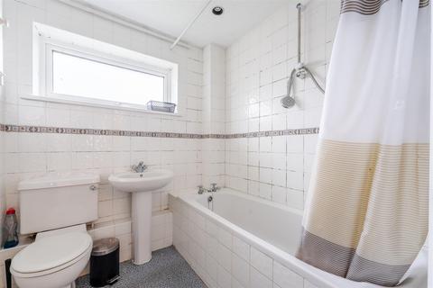 40 Burden Way, Guildford, GU2 9RD