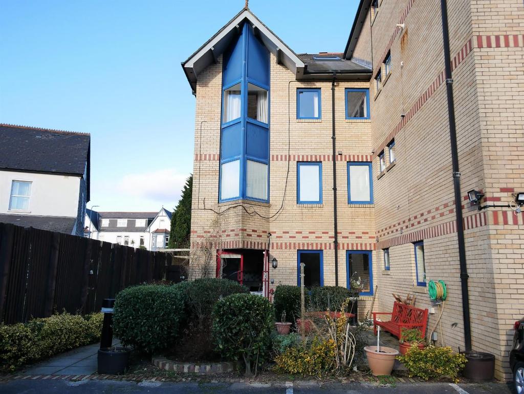 Stanwell Road, Penarth 1 bed retirement property £145,000